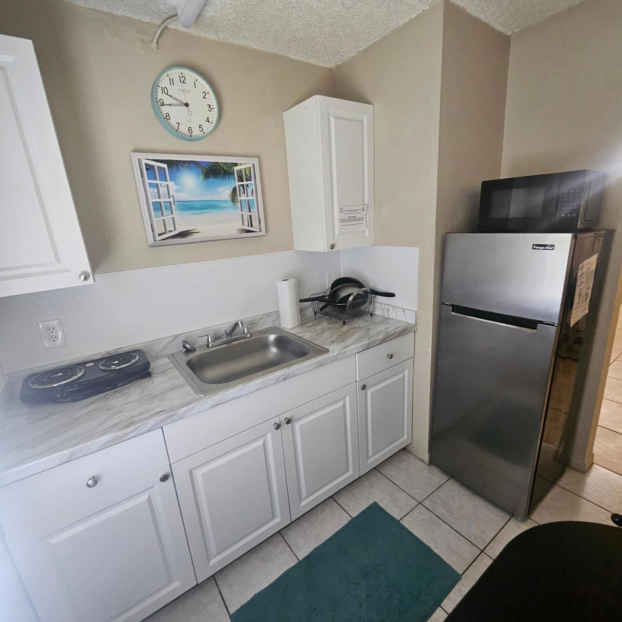 Sebastian Gardens Inn & Suites Extérieur photo